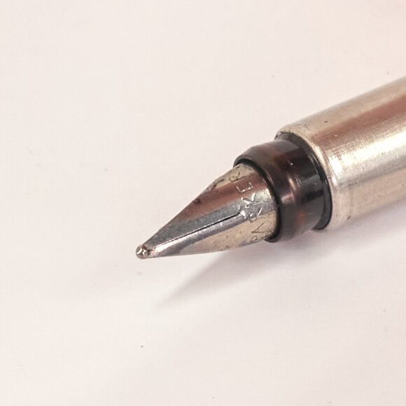 Parker Vector Fountain Pen / Red Barrel / Made in USA / Medium Nib - Picture 12 of 13